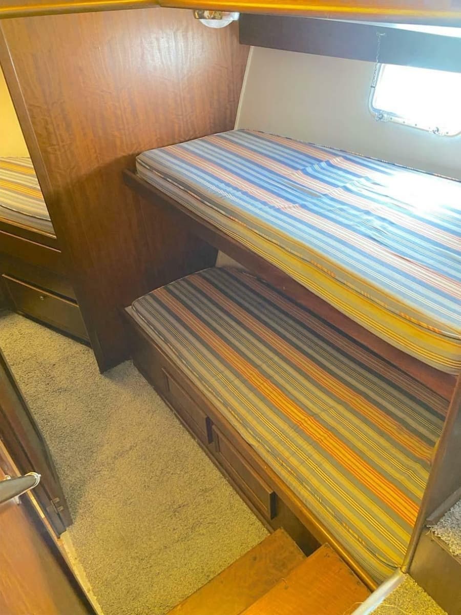 1975 Hatteras 36 Convertible - Photo 19