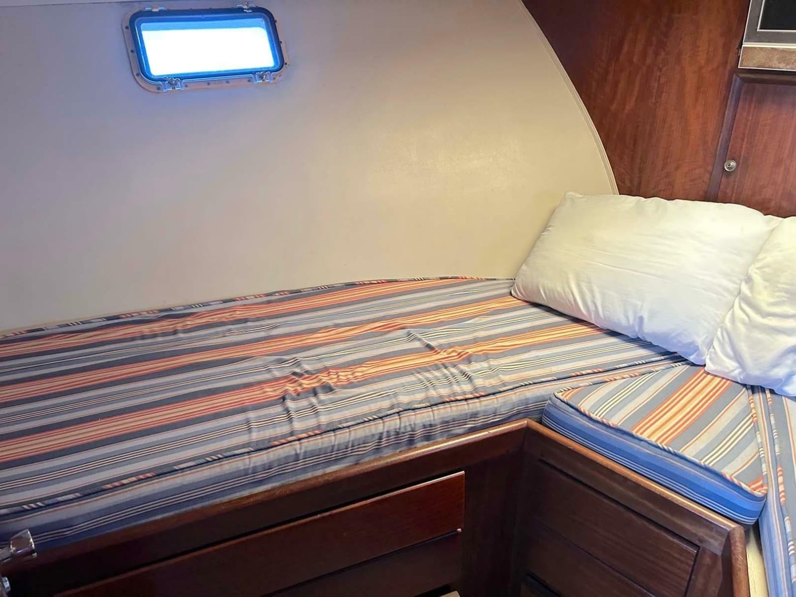 1975 Hatteras 36 Convertible - Photo 25