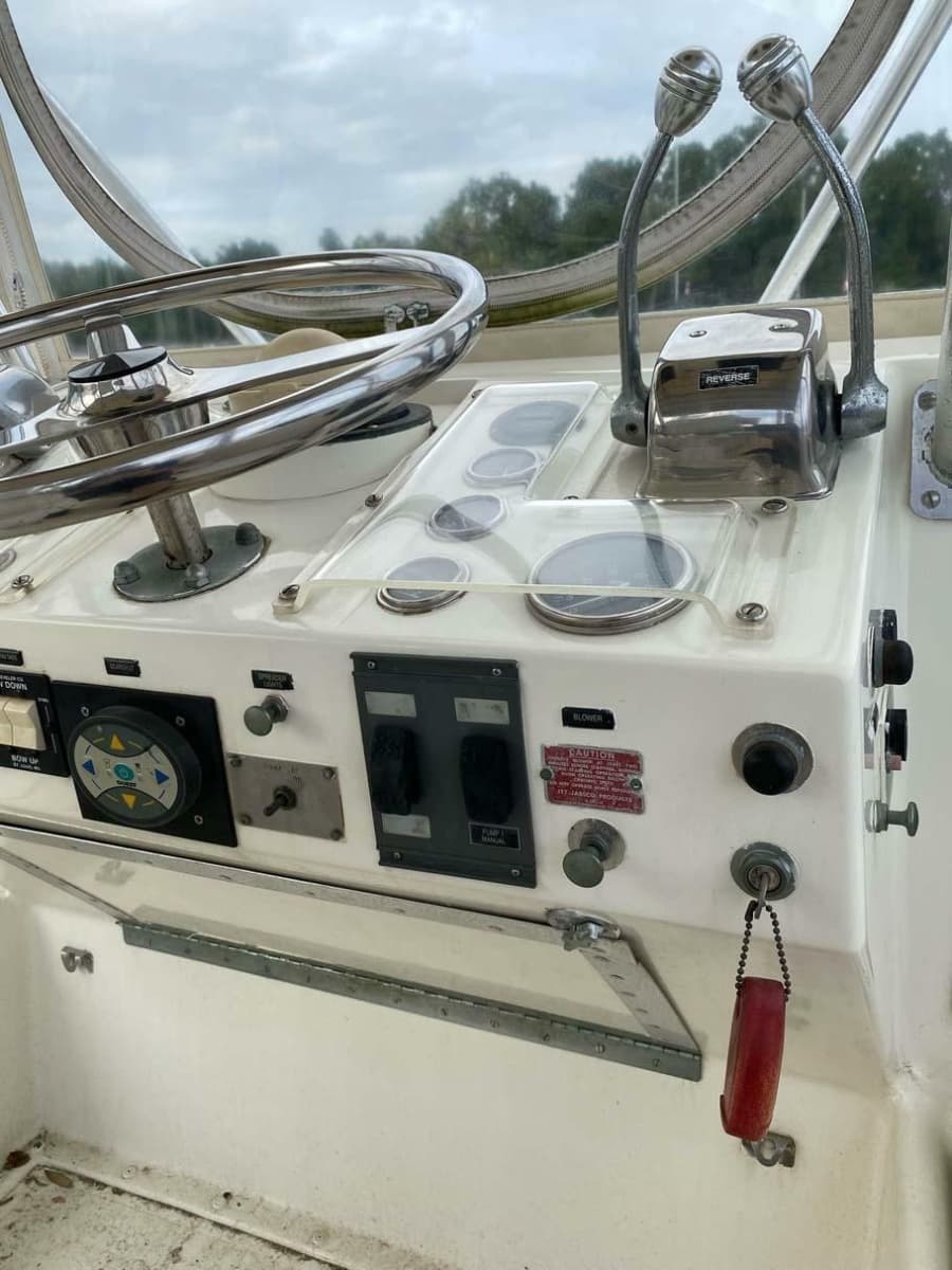 1975 Hatteras 36 Convertible - Photo 46