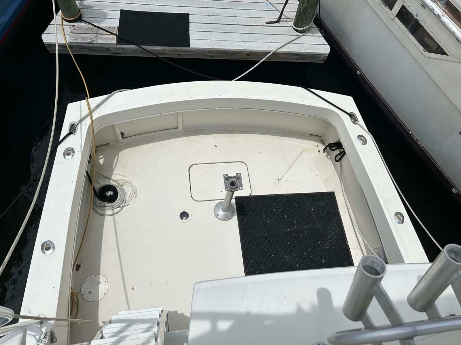 1975 Hatteras 36 Convertible - Photo 7