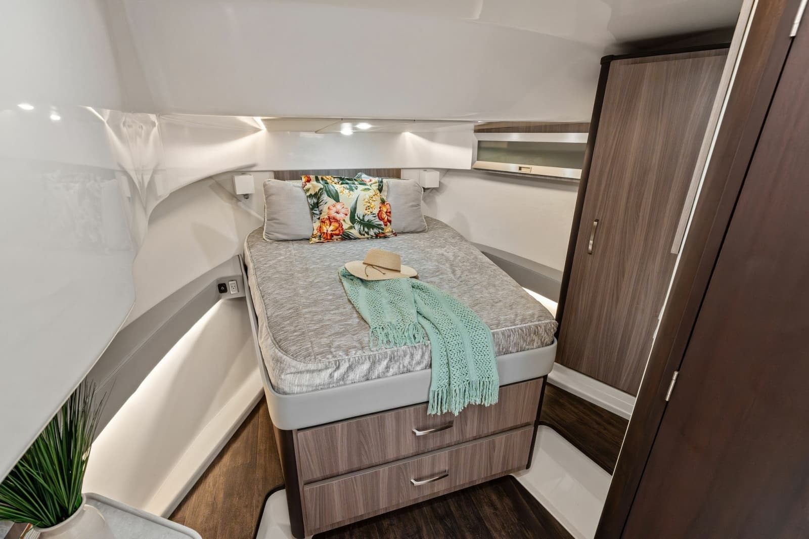 2022 Regal 36 XO - Photo 32