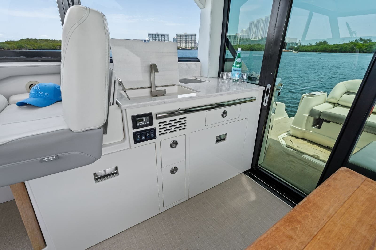 2022 Regal 36 XO - Photo 27