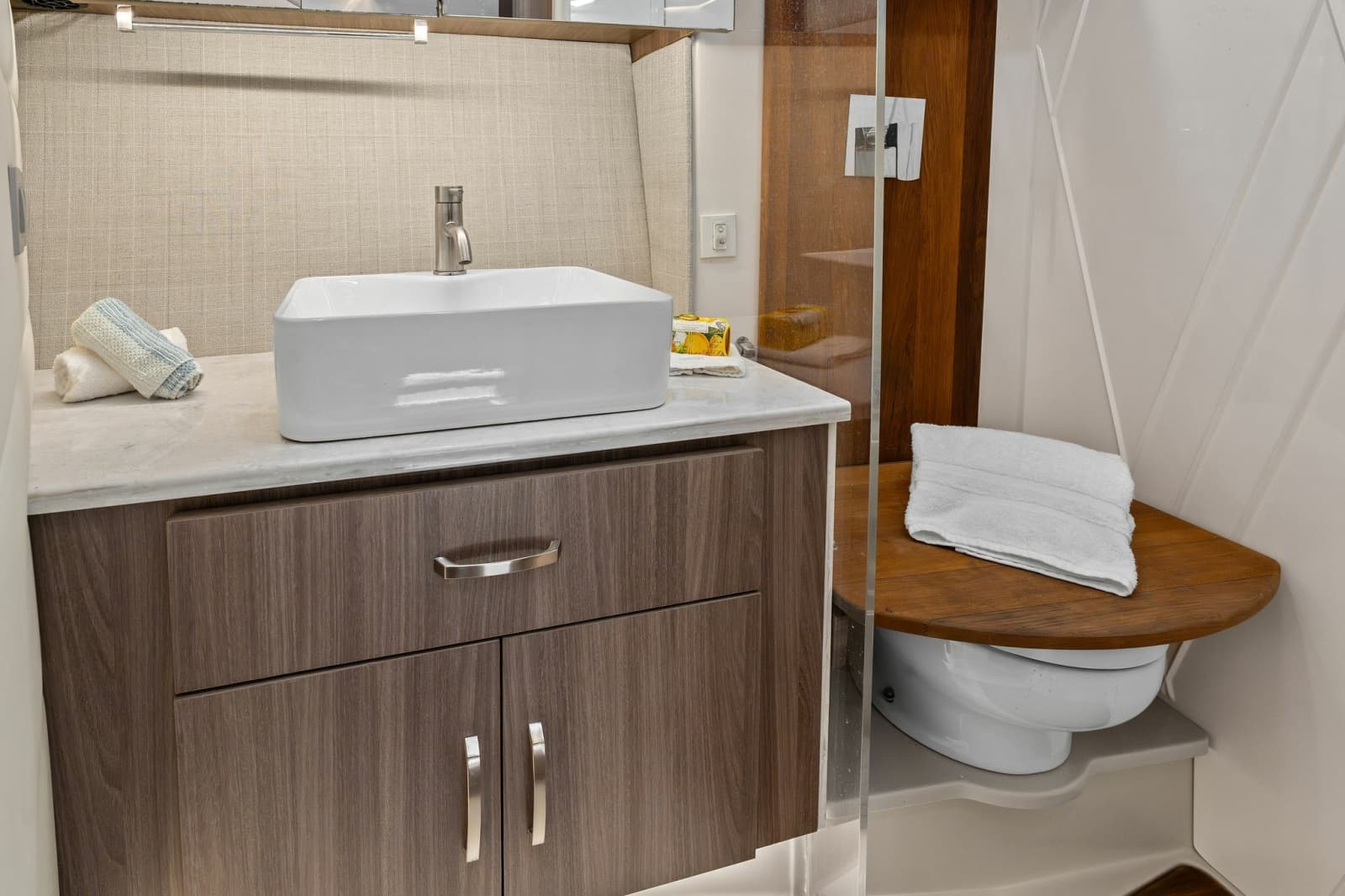 2022 Regal 36 XO - Photo 33