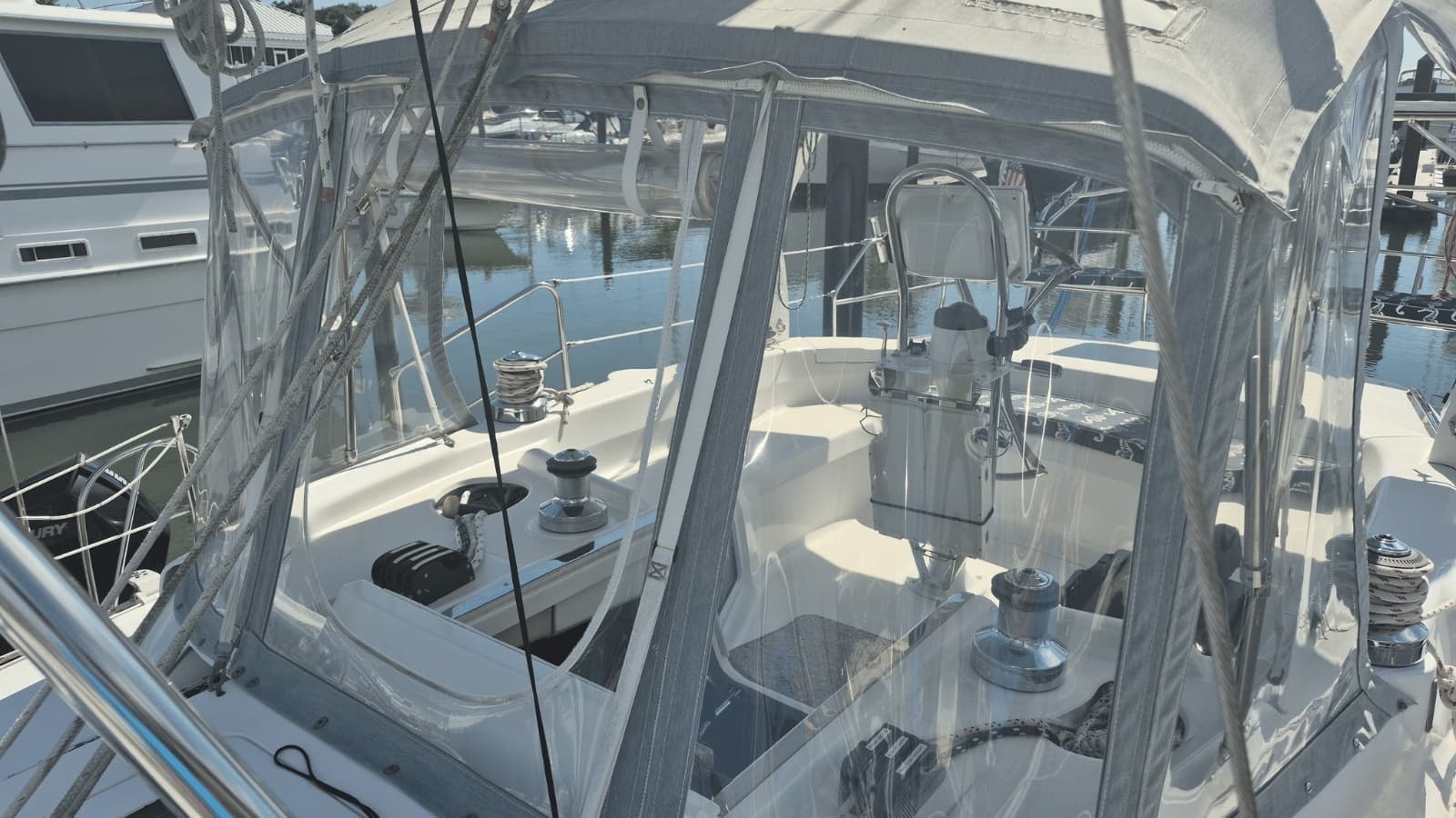 1998 Hunter 420 Passage Center Cockpit - Photo 12
