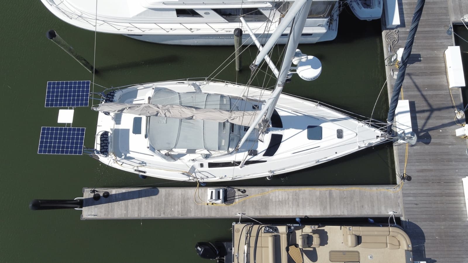 1998 Hunter 420 Passage Center Cockpit - Photo 3