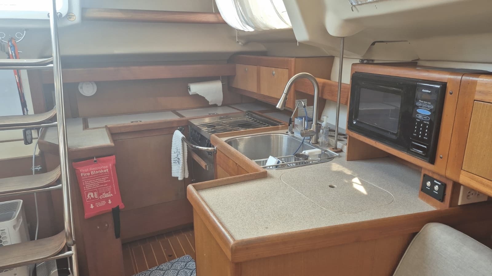 1998 Hunter 420 Passage Center Cockpit - Photo 22