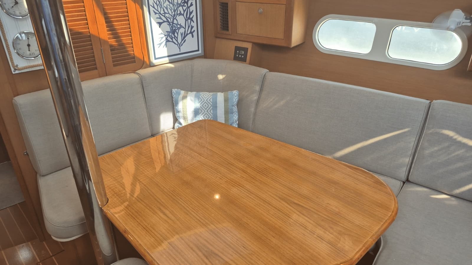 1998 Hunter 420 Passage Center Cockpit - Photo 20