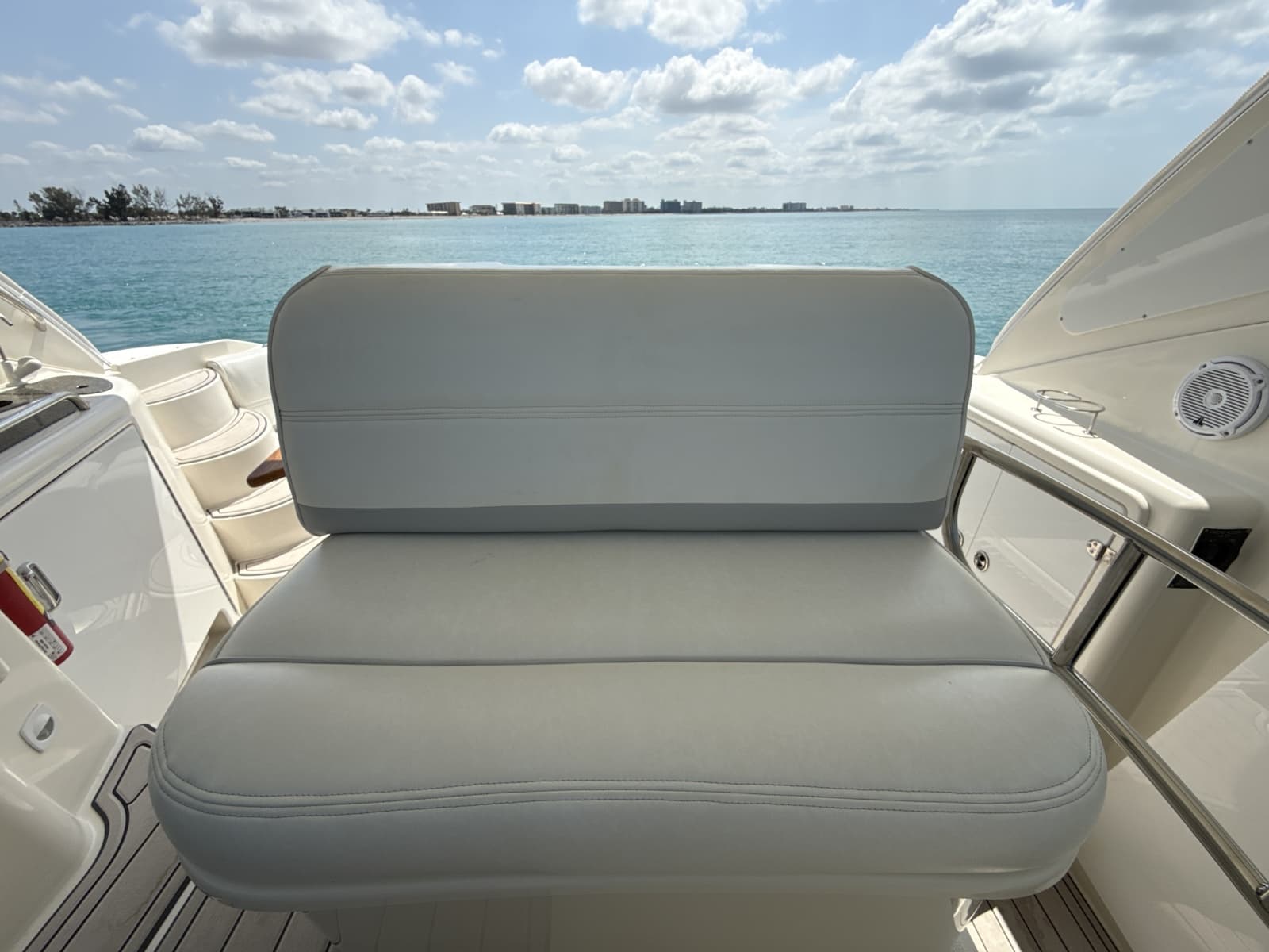 2006 Cruisers Yachts 420 Express - Photo 18