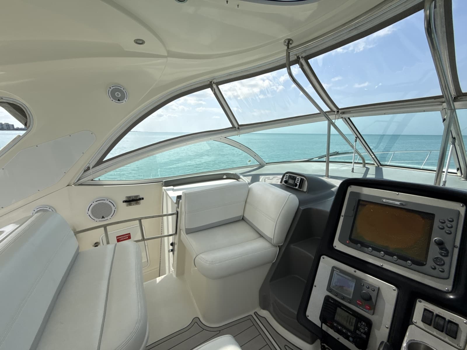 2006 Cruisers Yachts 420 Express - Photo 8