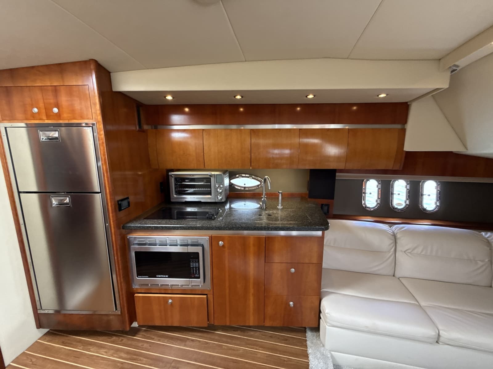 2006 Cruisers Yachts 420 Express - Photo 36