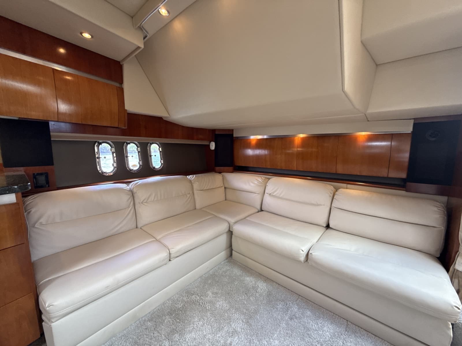 2006 Cruisers Yachts 420 Express - Photo 30