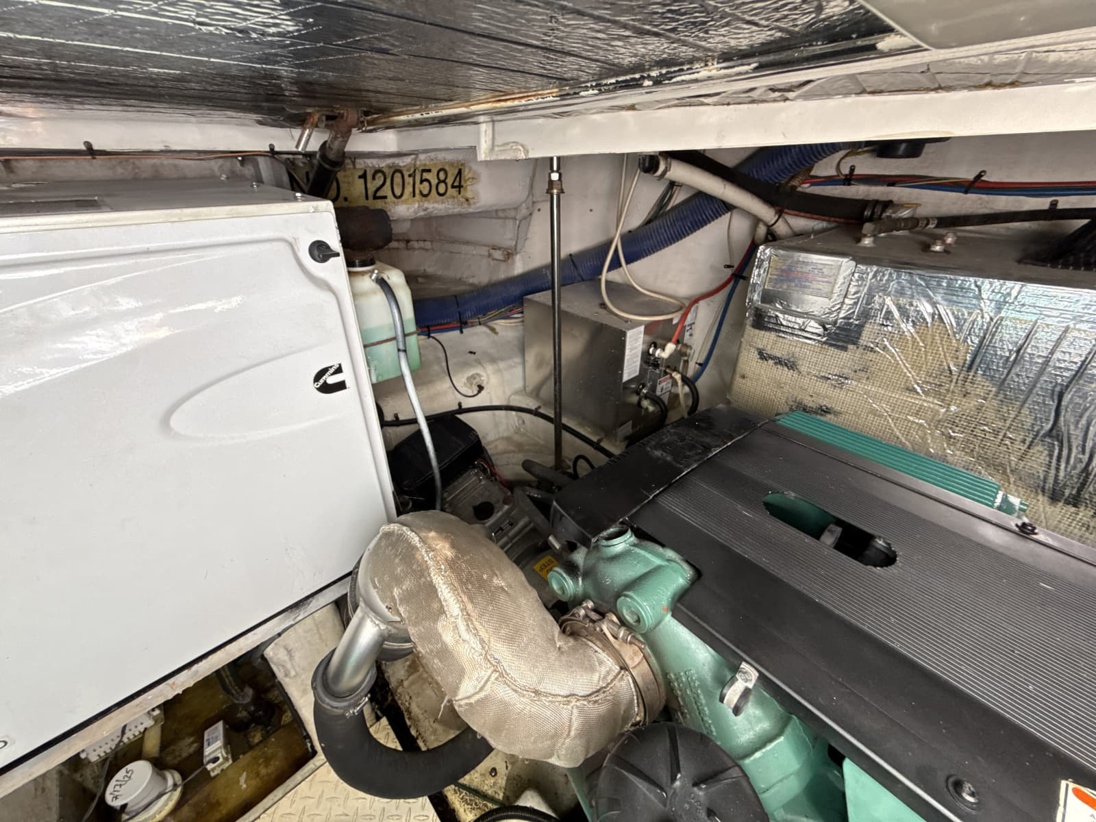 2006 Cruisers Yachts 420 Express - Photo 40