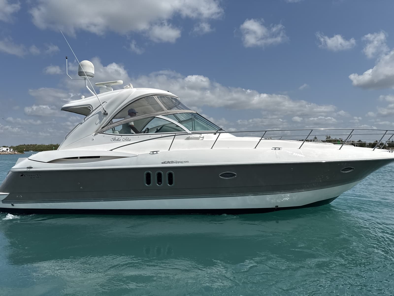 2006 Cruisers Yachts 420 Express - Photo 1