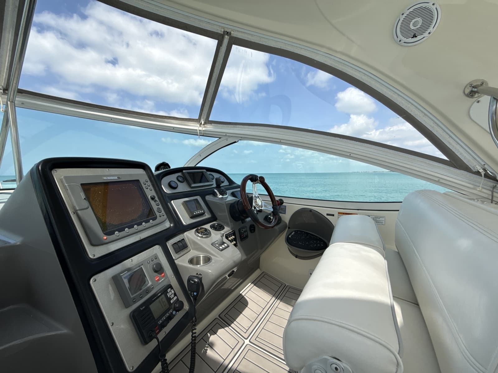 2006 Cruisers Yachts 420 Express - Photo 5