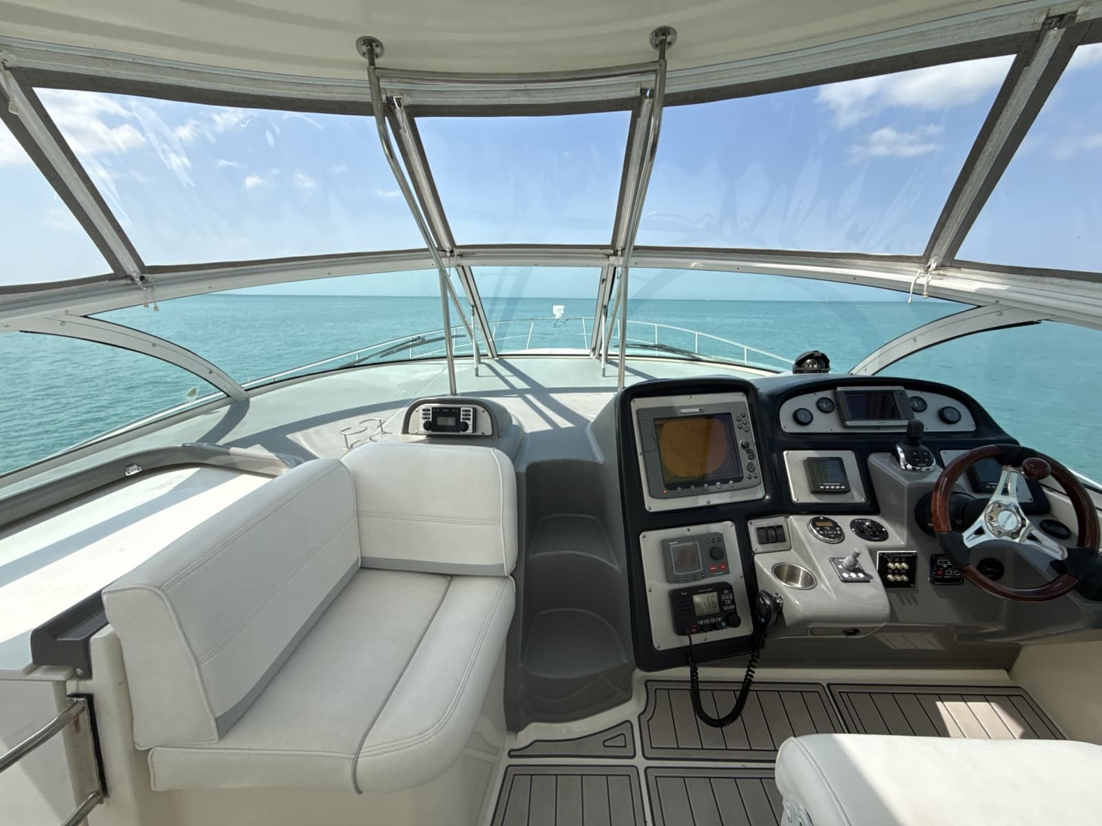 2006 Cruisers Yachts 420 Express - Photo 6