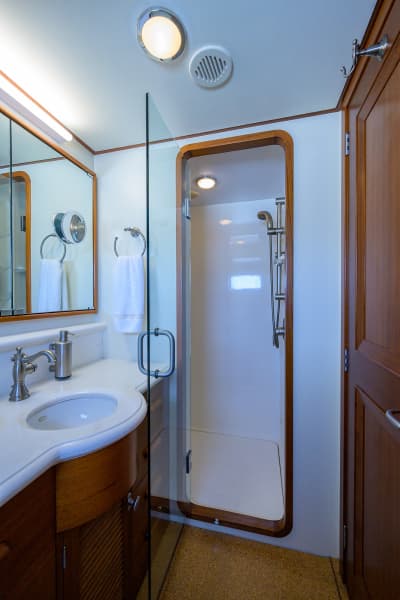 2003 New England Boatworks Enclosed Raised Pilothouse - Photo 26