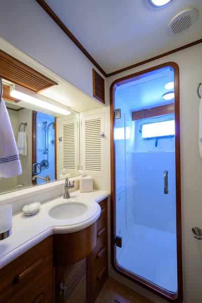 2003 New England Boatworks Enclosed Raised Pilothouse - Photo 30