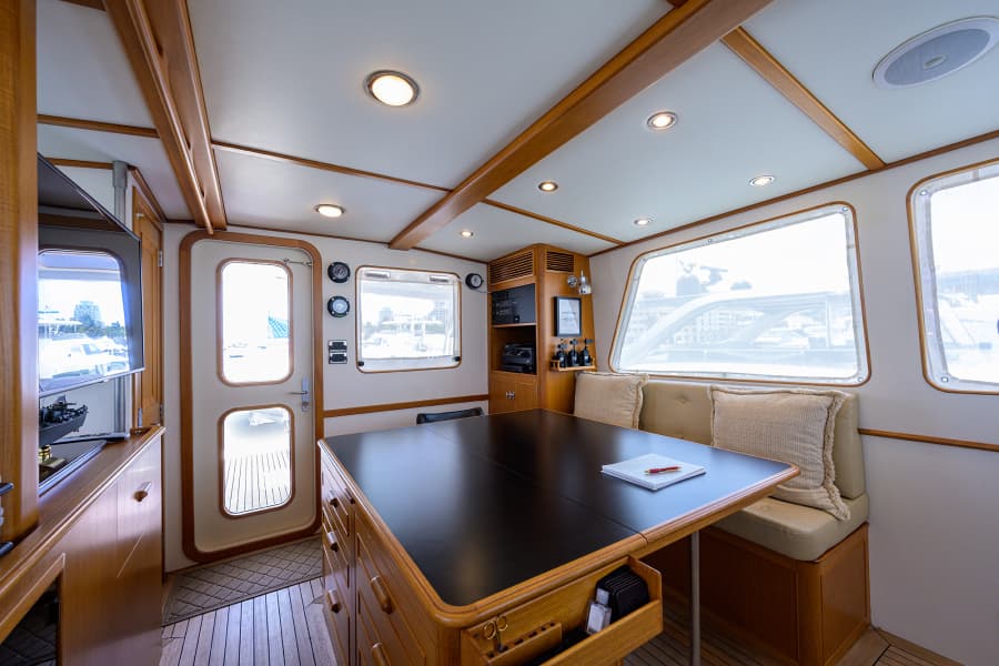 2003 New England Boatworks Enclosed Raised Pilothouse - Photo 34