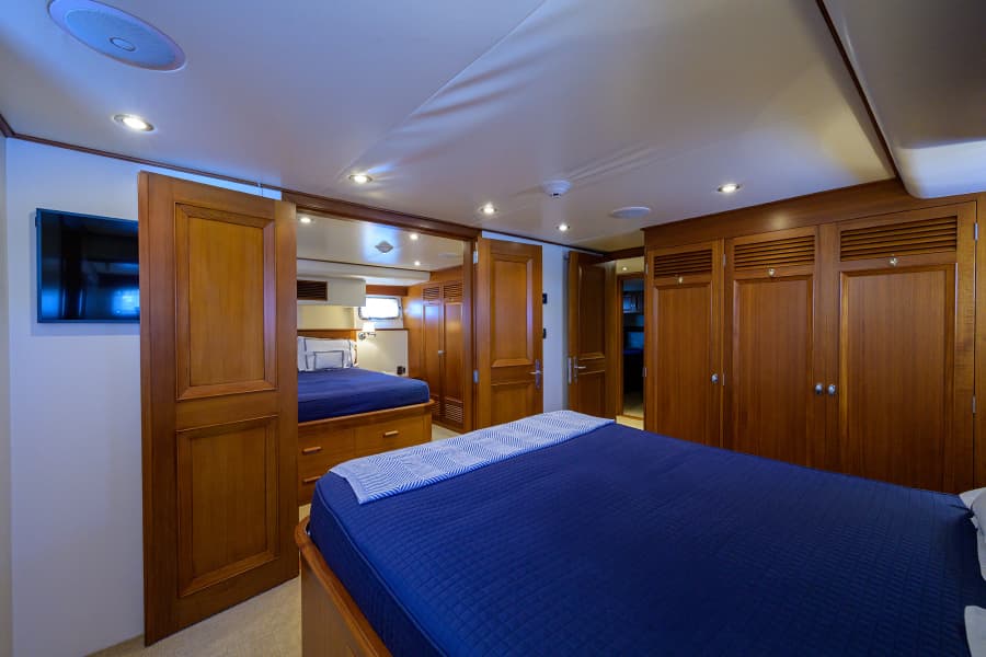 2003 New England Boatworks Enclosed Raised Pilothouse - Photo 24
