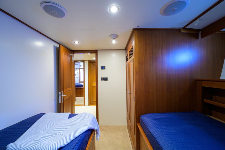 2003 New England Boatworks Enclosed Raised Pilothouse - Photo 29
