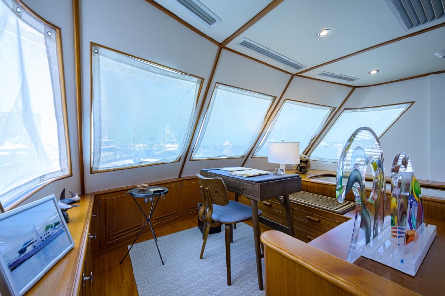 2003 New England Boatworks Enclosed Raised Pilothouse - Photo 18