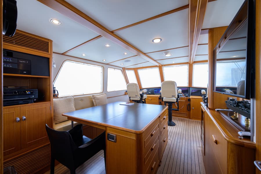 2003 New England Boatworks Enclosed Raised Pilothouse - Photo 33