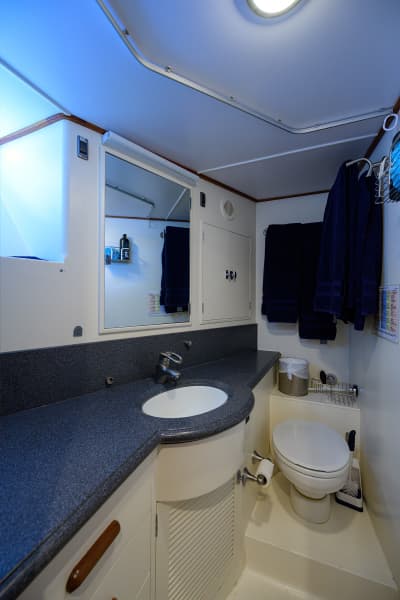 2003 New England Boatworks Enclosed Raised Pilothouse - Photo 42