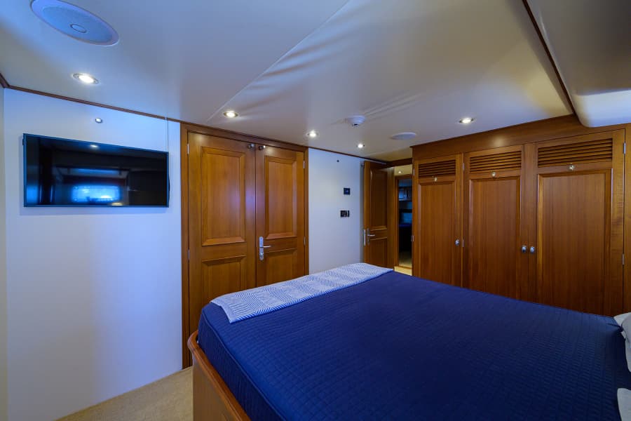 2003 New England Boatworks Enclosed Raised Pilothouse - Photo 23