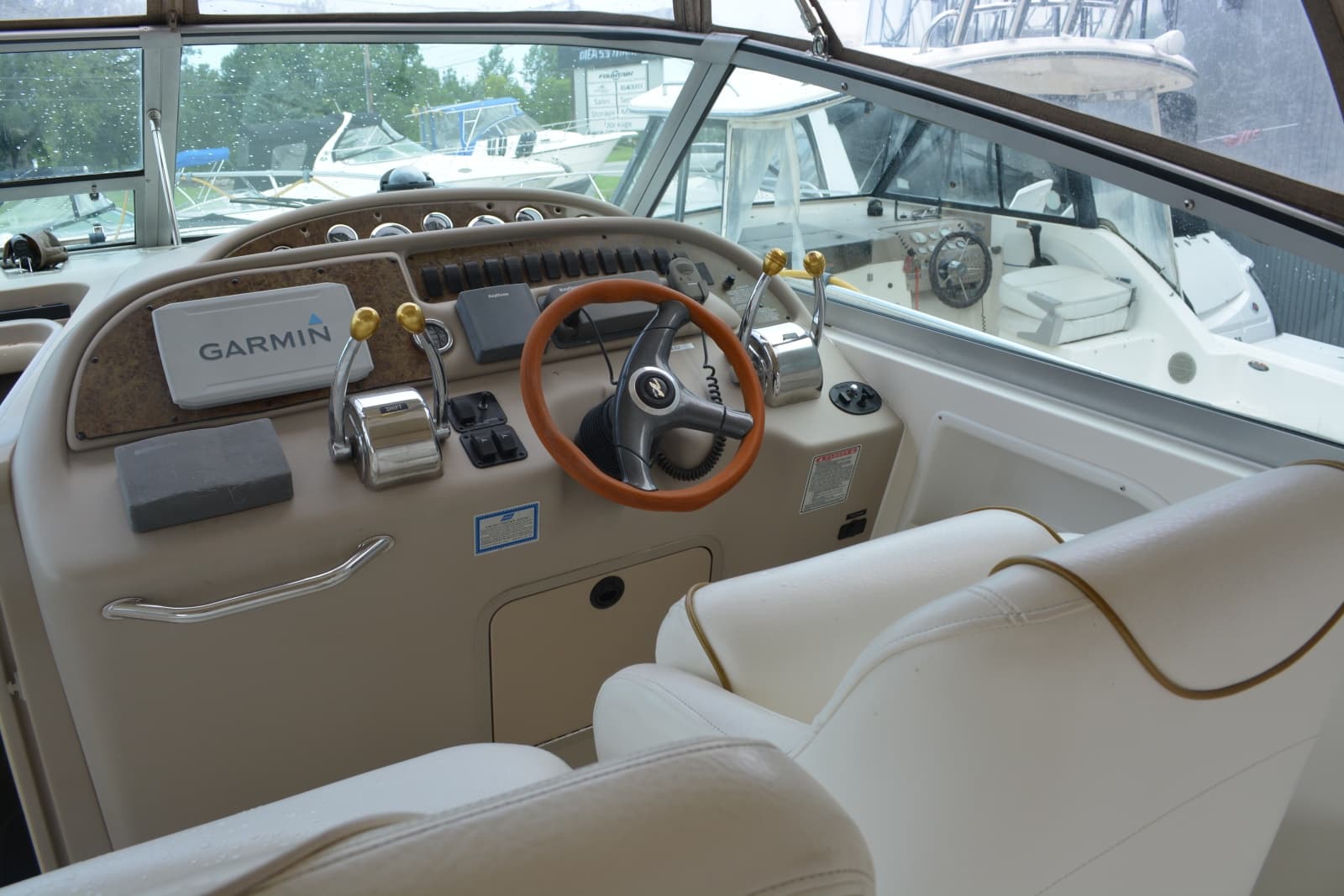 1999 Sea Ray 310 Sundancer - Photo 11