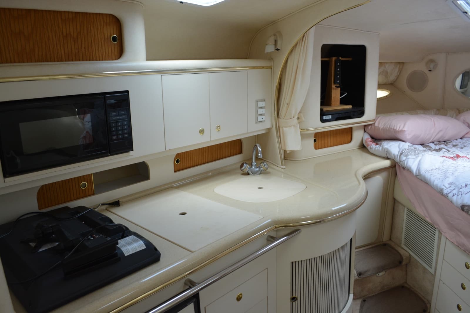 1999 Sea Ray 310 Sundancer - Photo 17