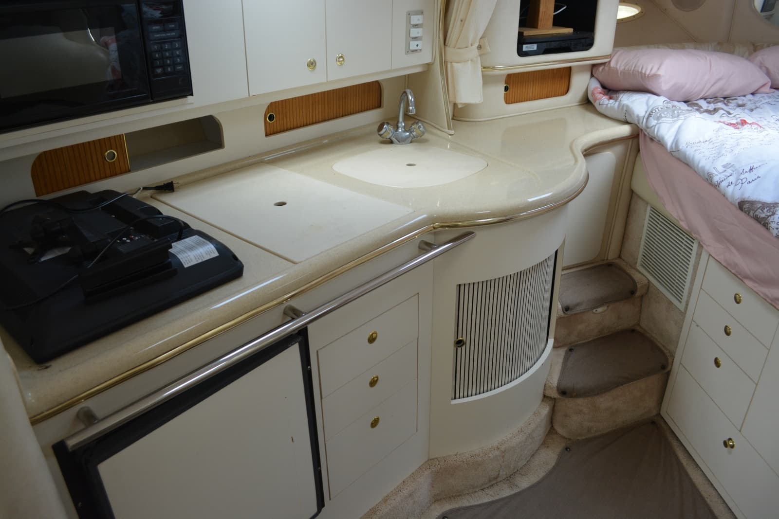 1999 Sea Ray 310 Sundancer - Photo 16