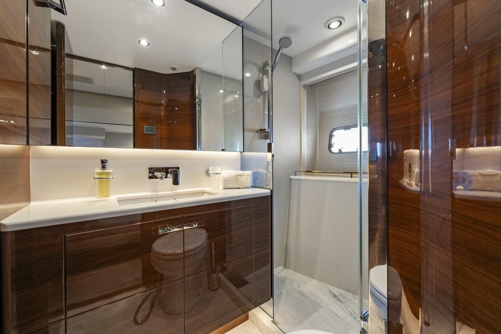 2018 Princess Y75 - Photo 37