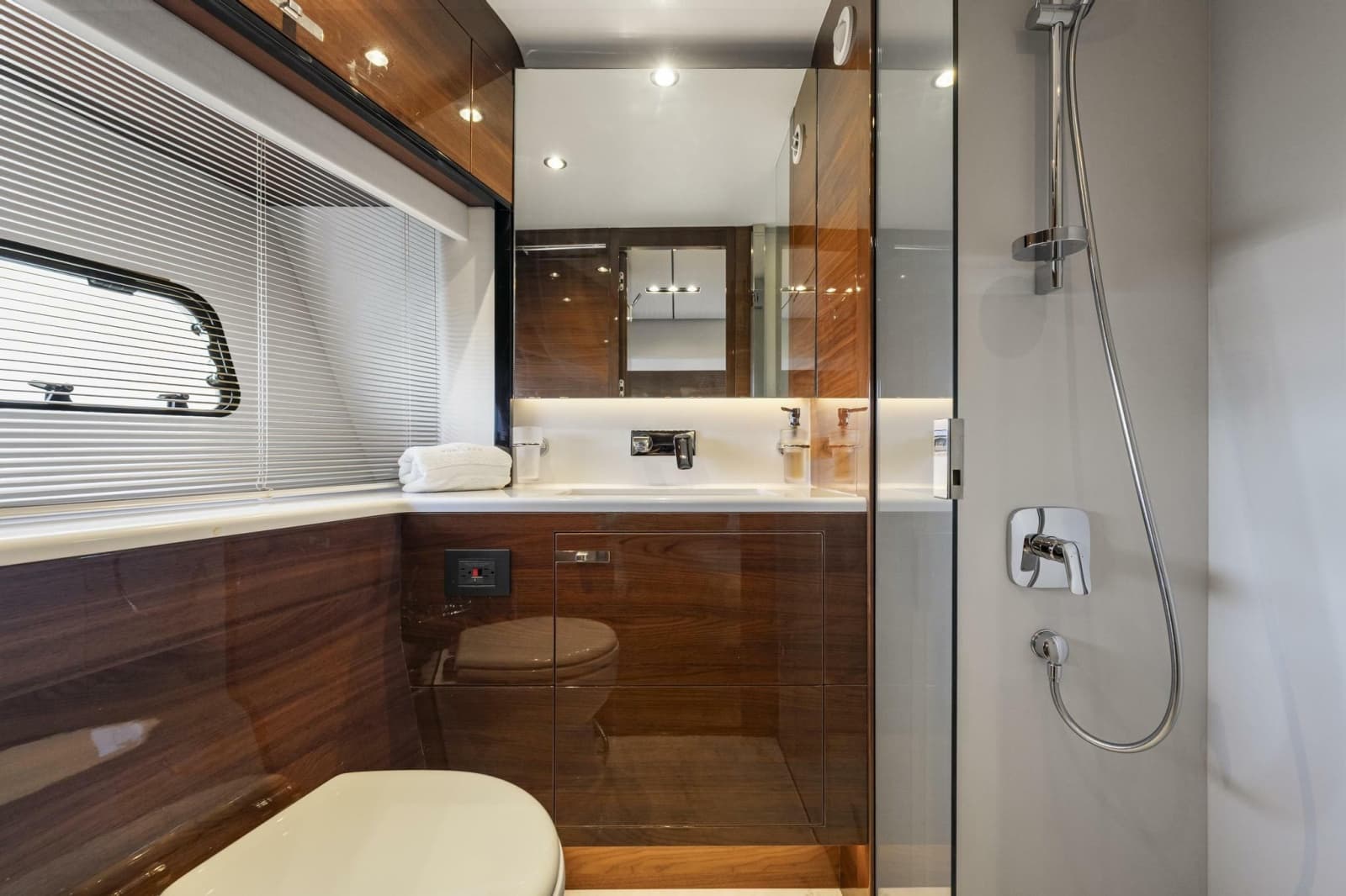 2018 Princess Y75 - Photo 46