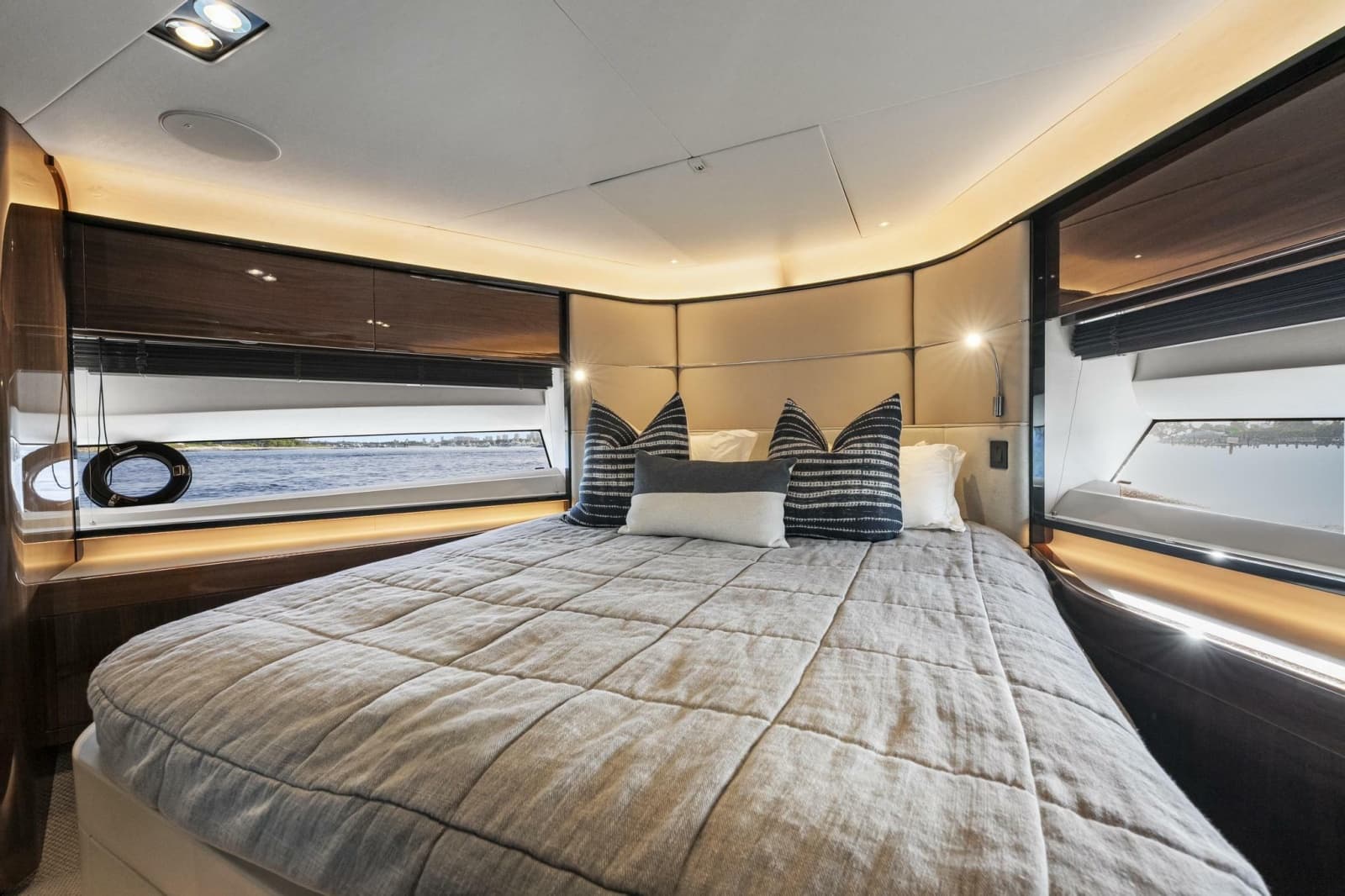 2018 Princess Y75 - Photo 39