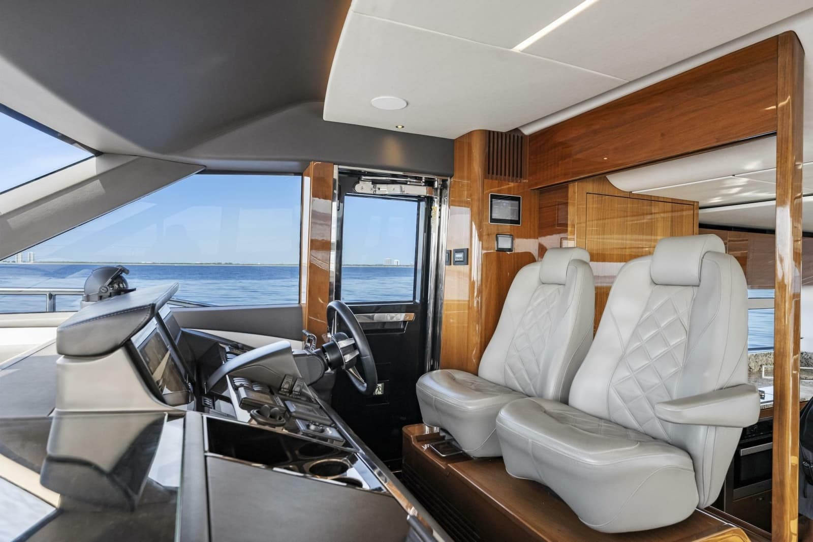 2018 Princess Y75 - Photo 17