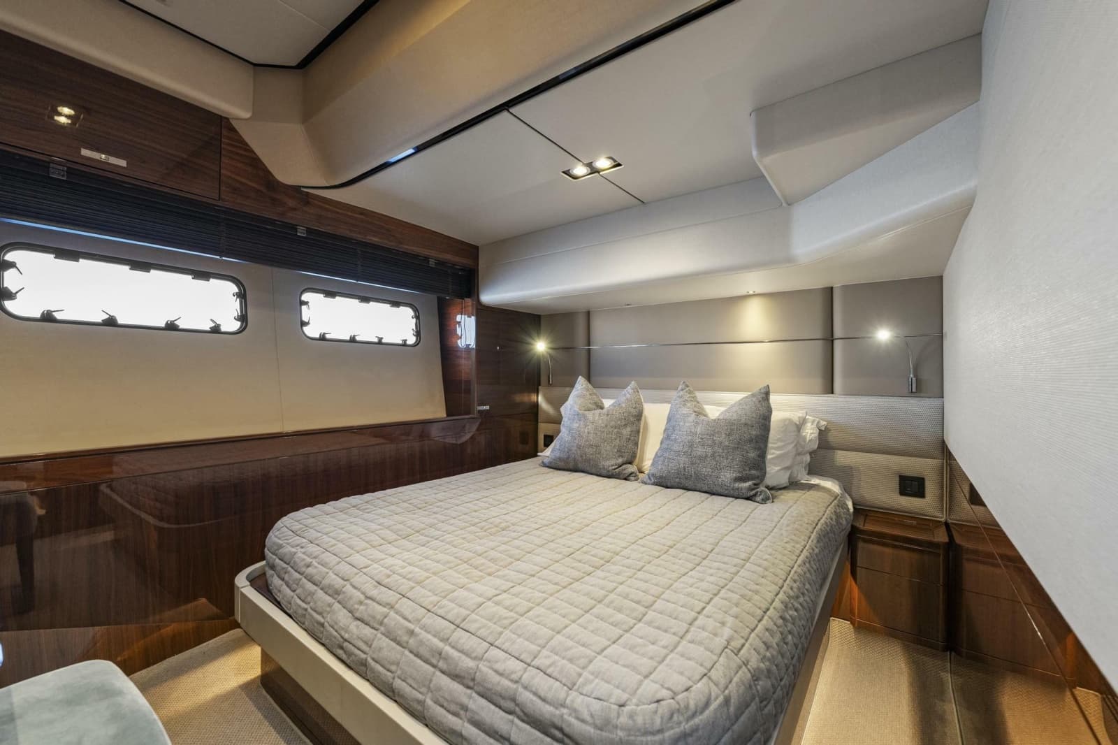 2018 Princess Y75 - Photo 33