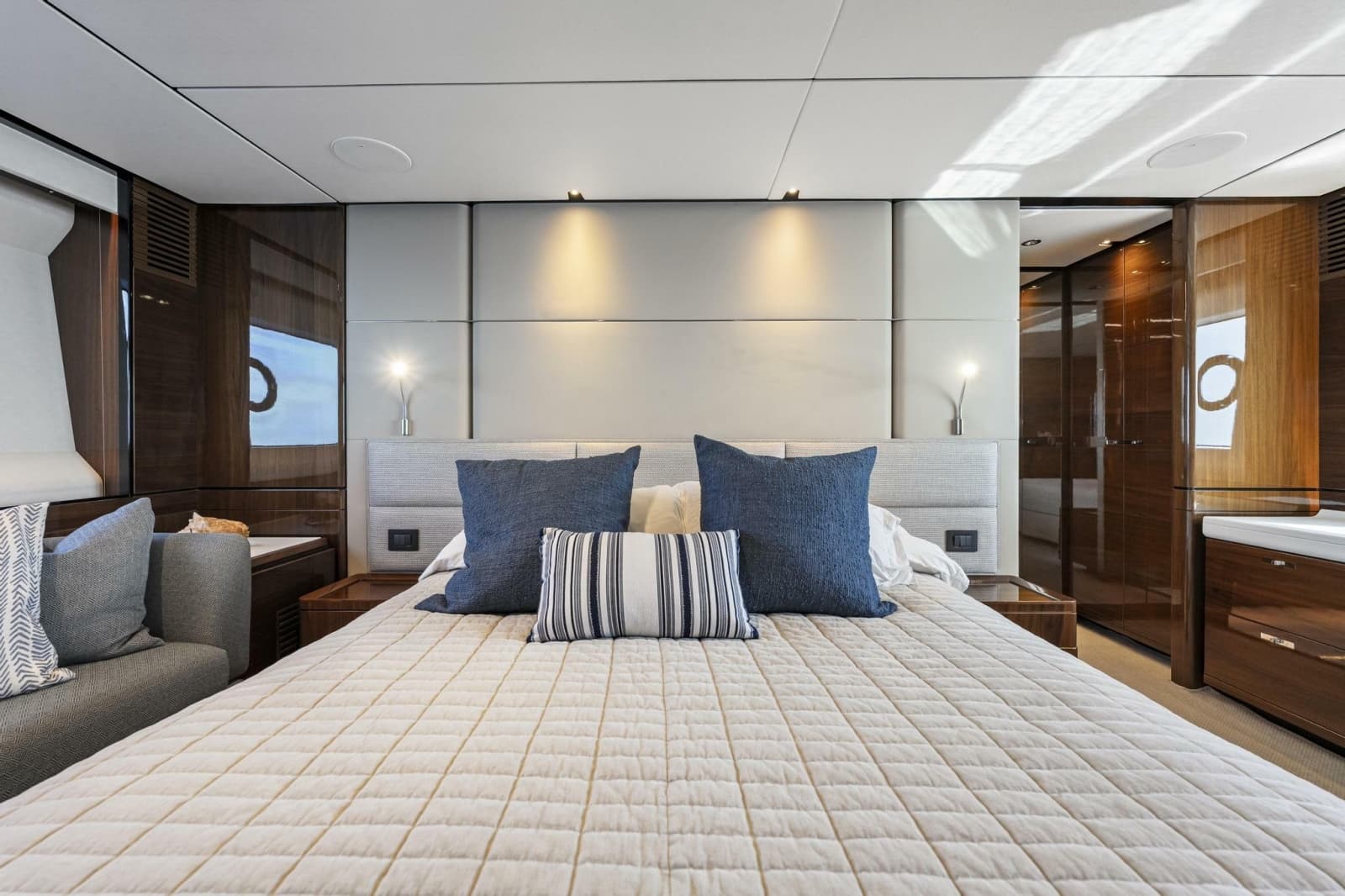 2018 Princess Y75 - Photo 25