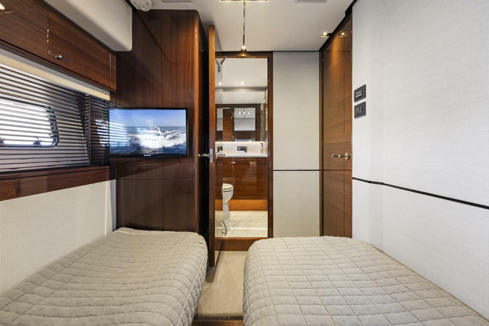 2018 Princess Y75 - Photo 45