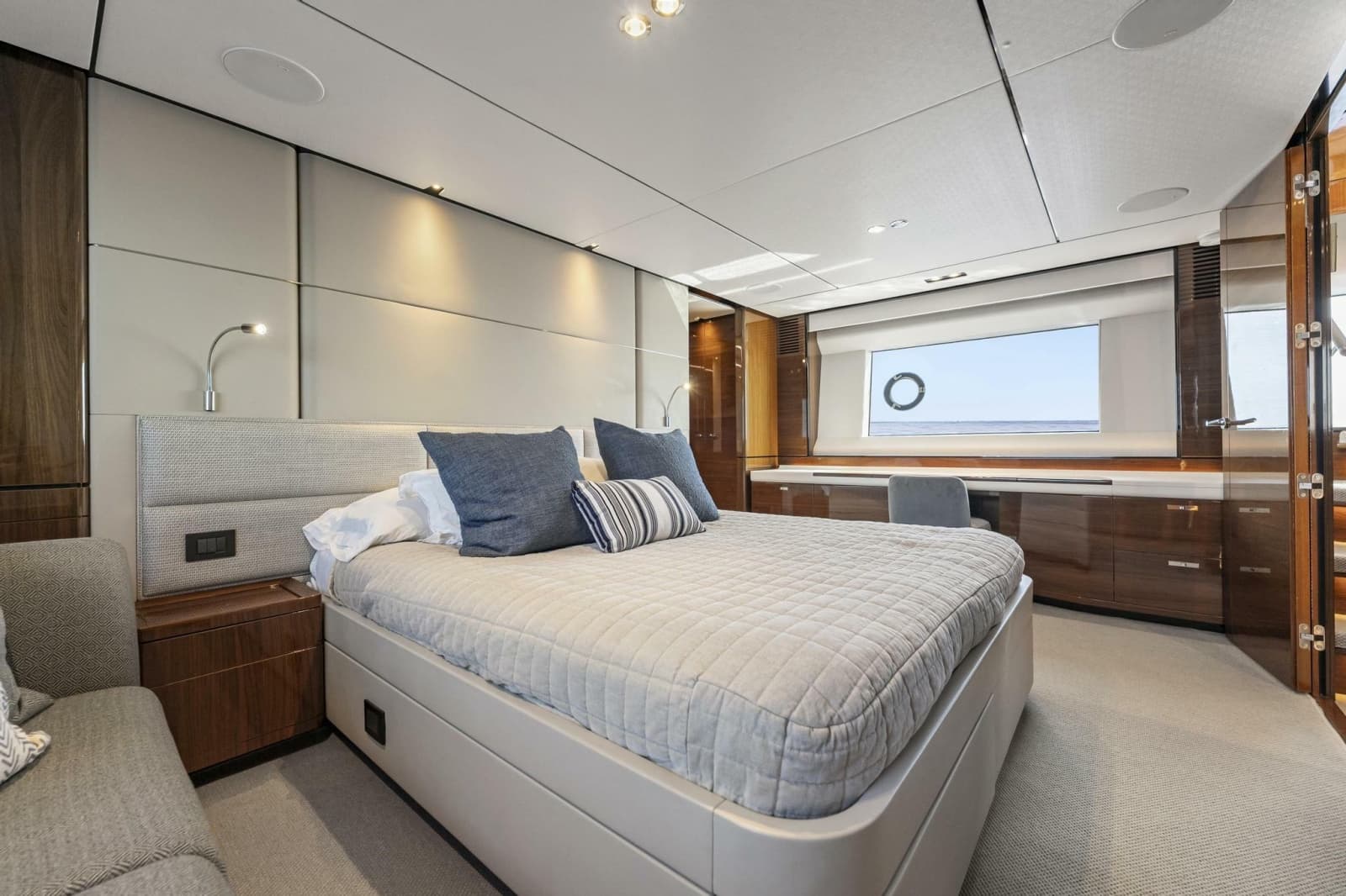 2018 Princess Y75 - Photo 28