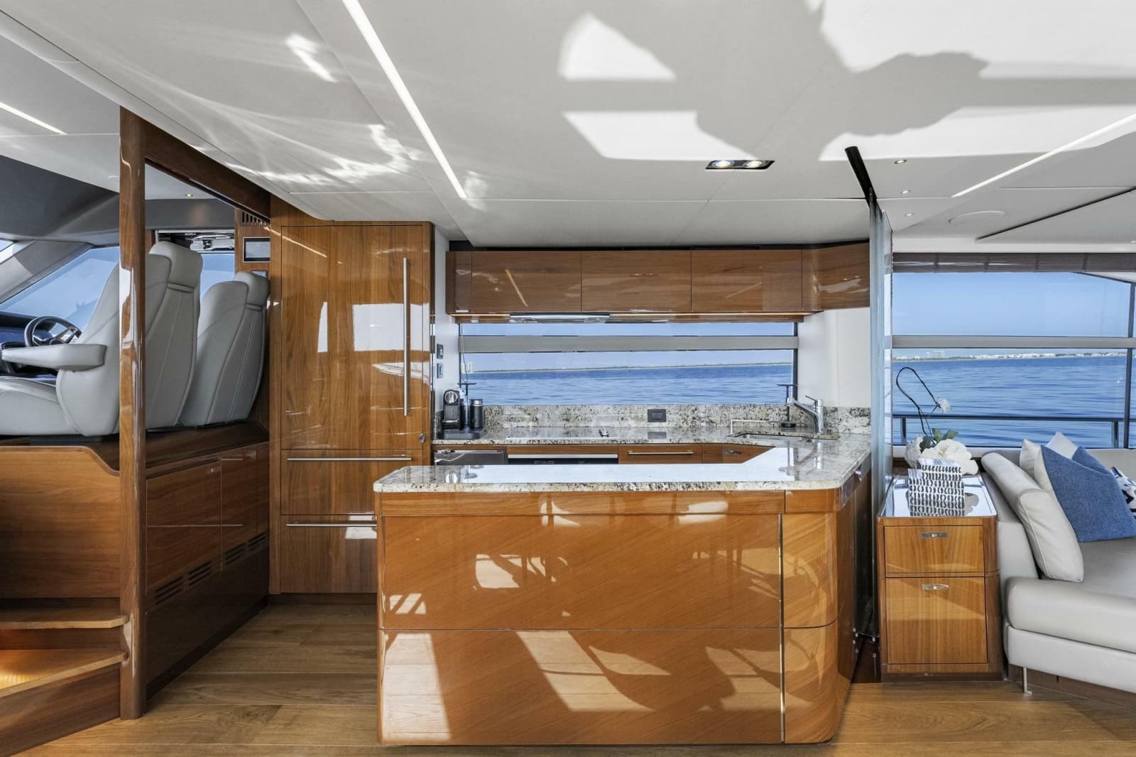 2018 Princess Y75 - Photo 11