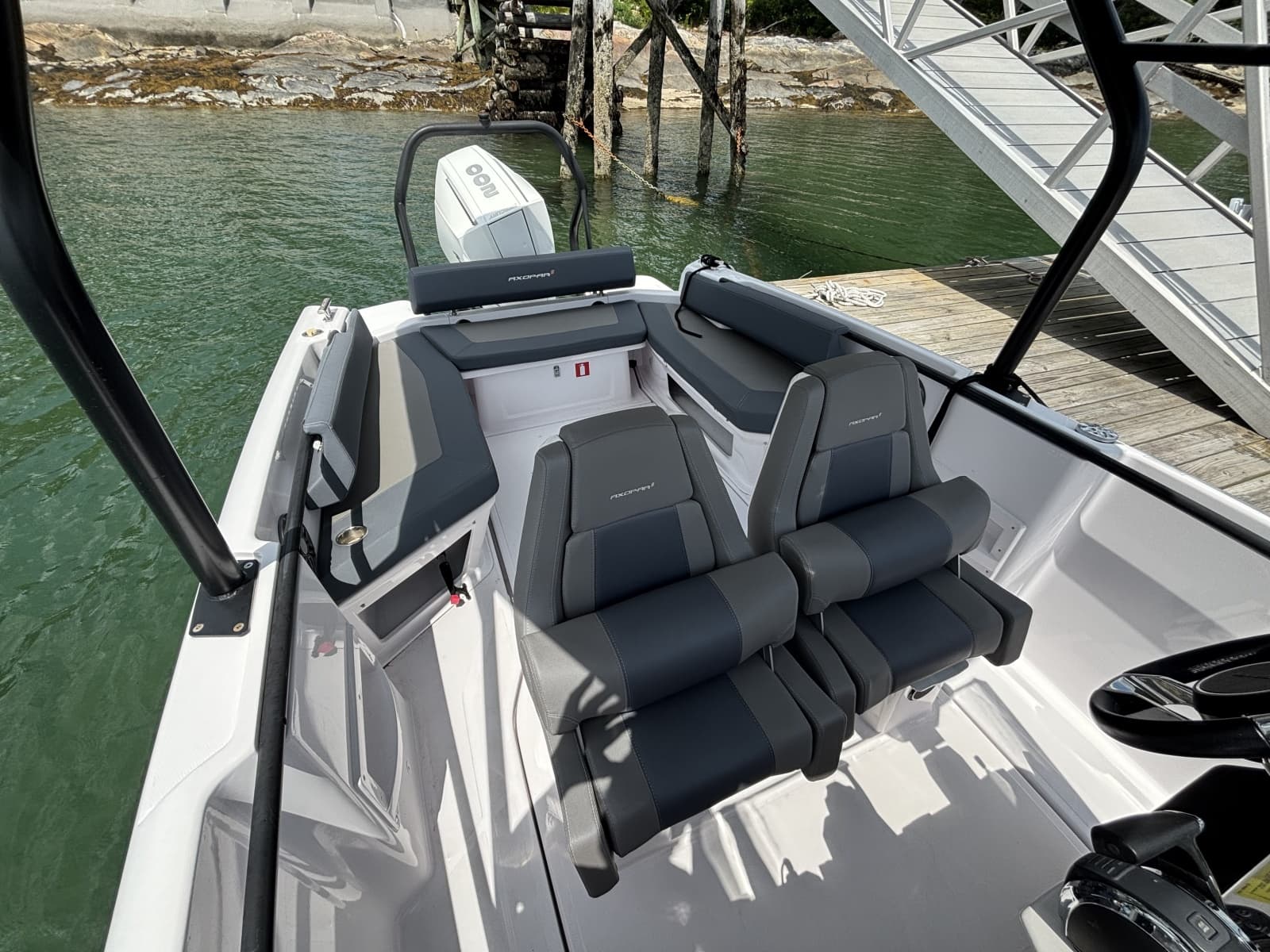 2022 Axopar 22 T-Top - Photo 11