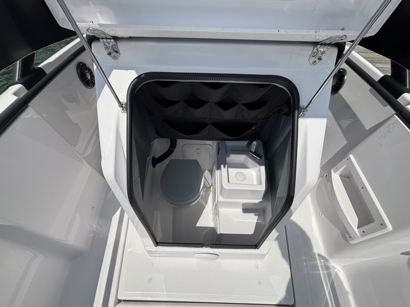 2022 Axopar 22 T-Top - Photo 14