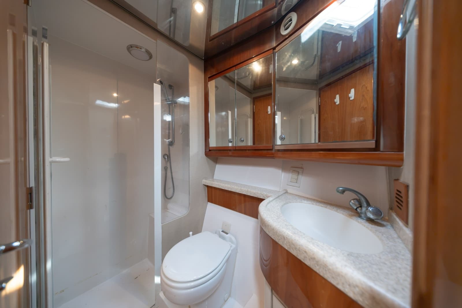 2003 Bertram 390 Convertible - Photo 16