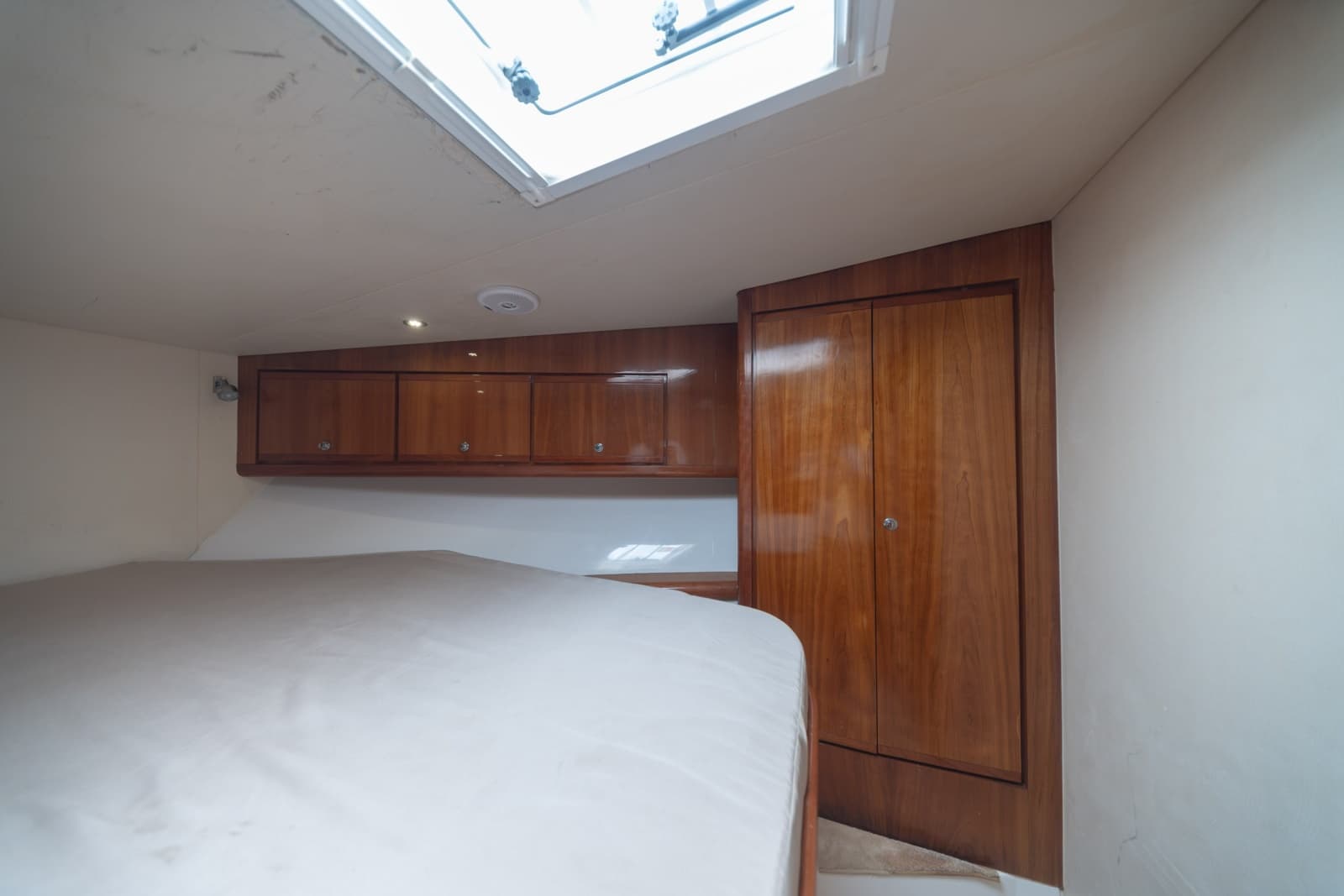 2003 Bertram 390 Convertible - Photo 18