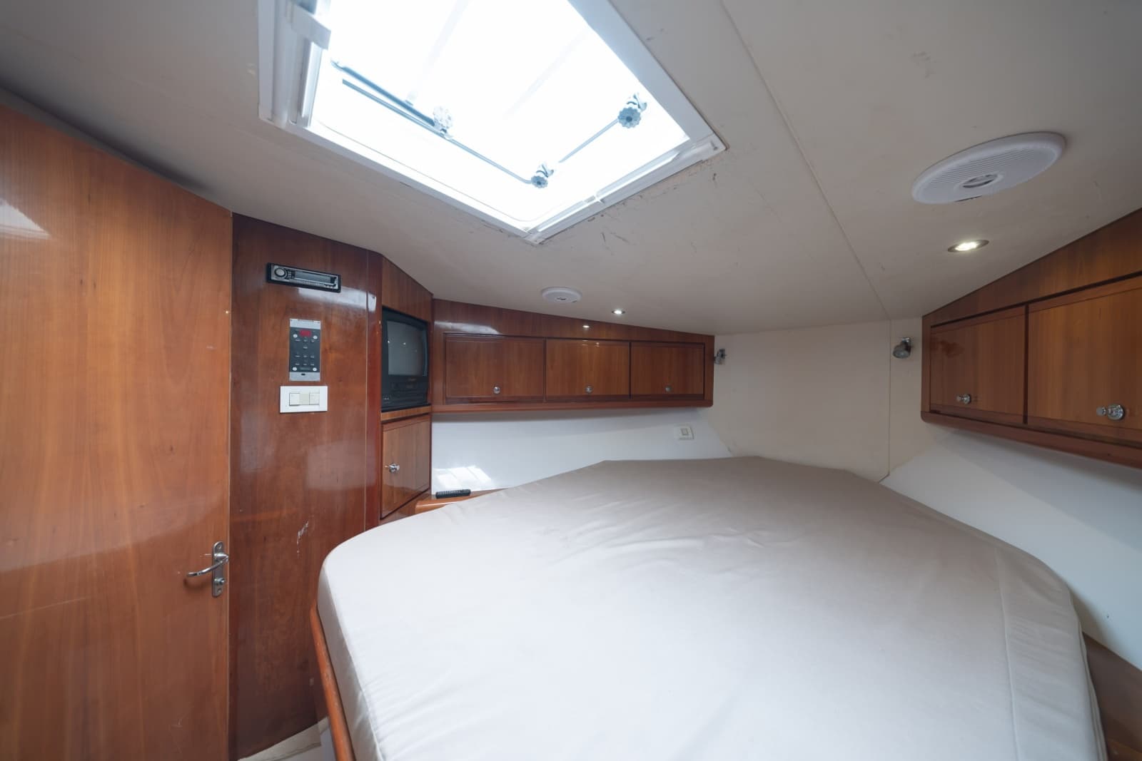 2003 Bertram 390 Convertible - Photo 15