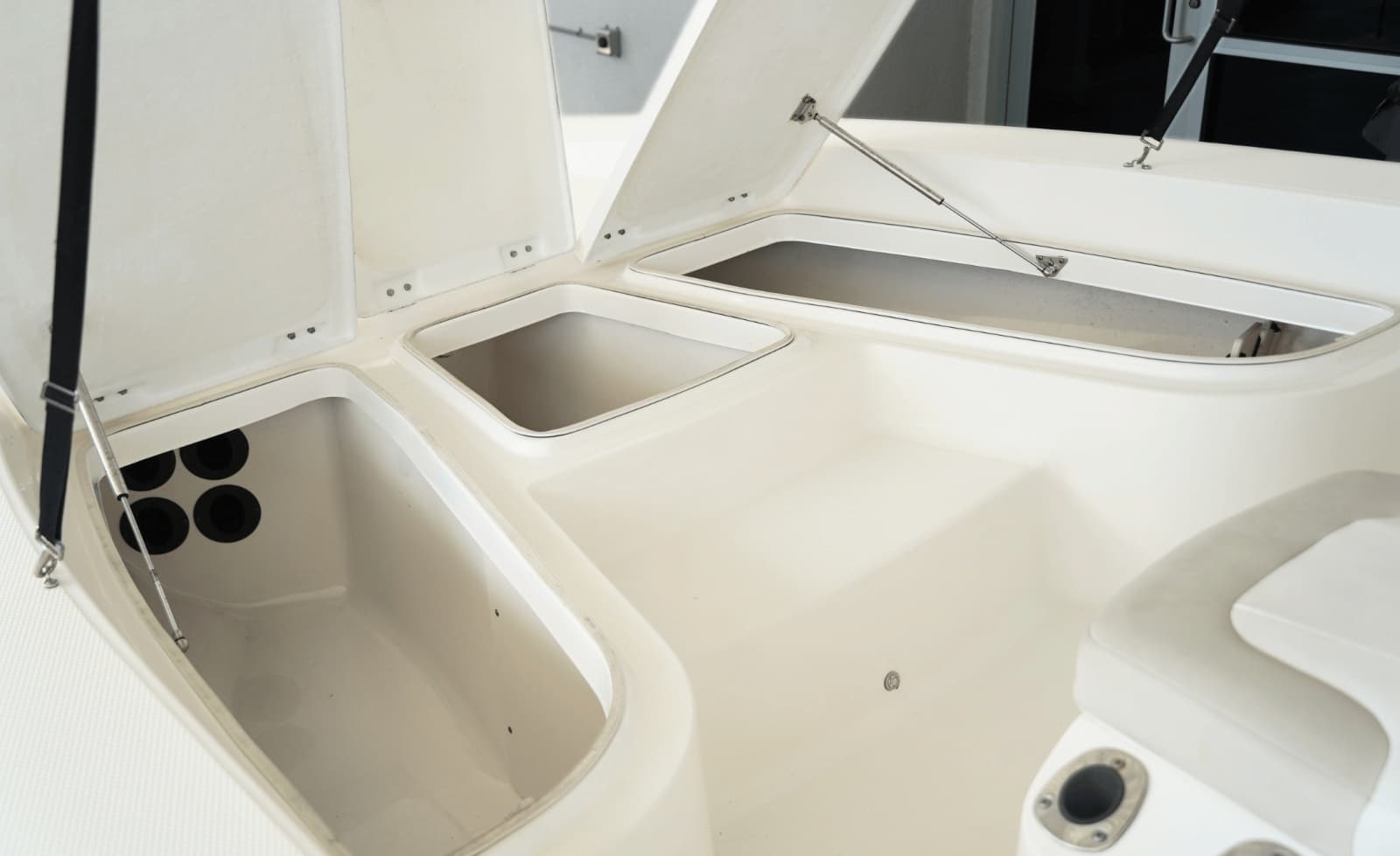 2014 Robalo Cayman 206 - Photo 18