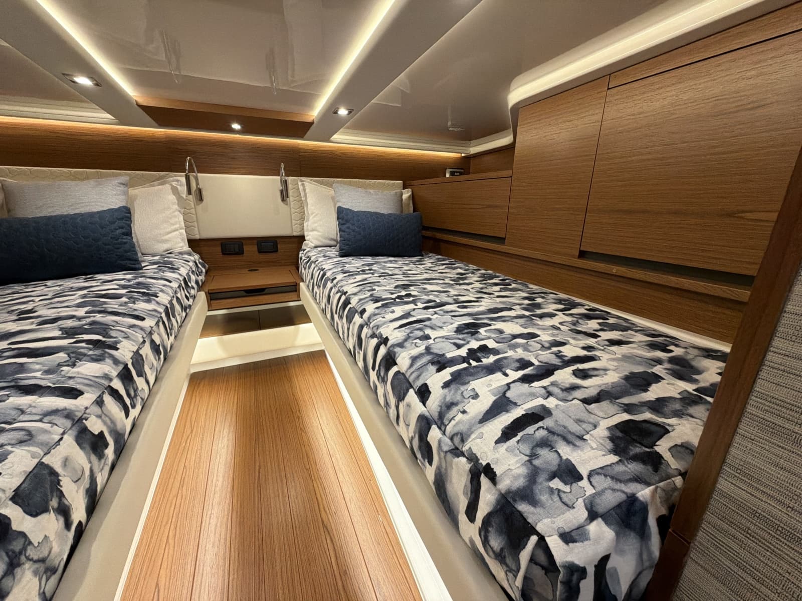 2026 Tiara Yachts 48 LS - Photo 36