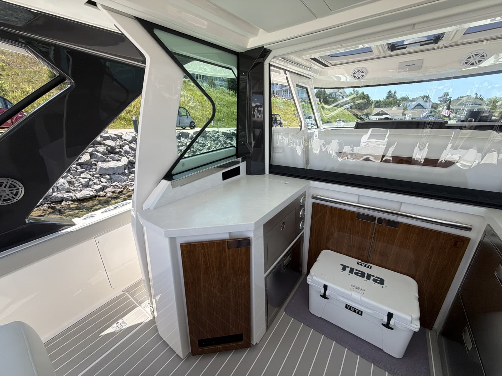 2026 Tiara Yachts 48 LS - Photo 15