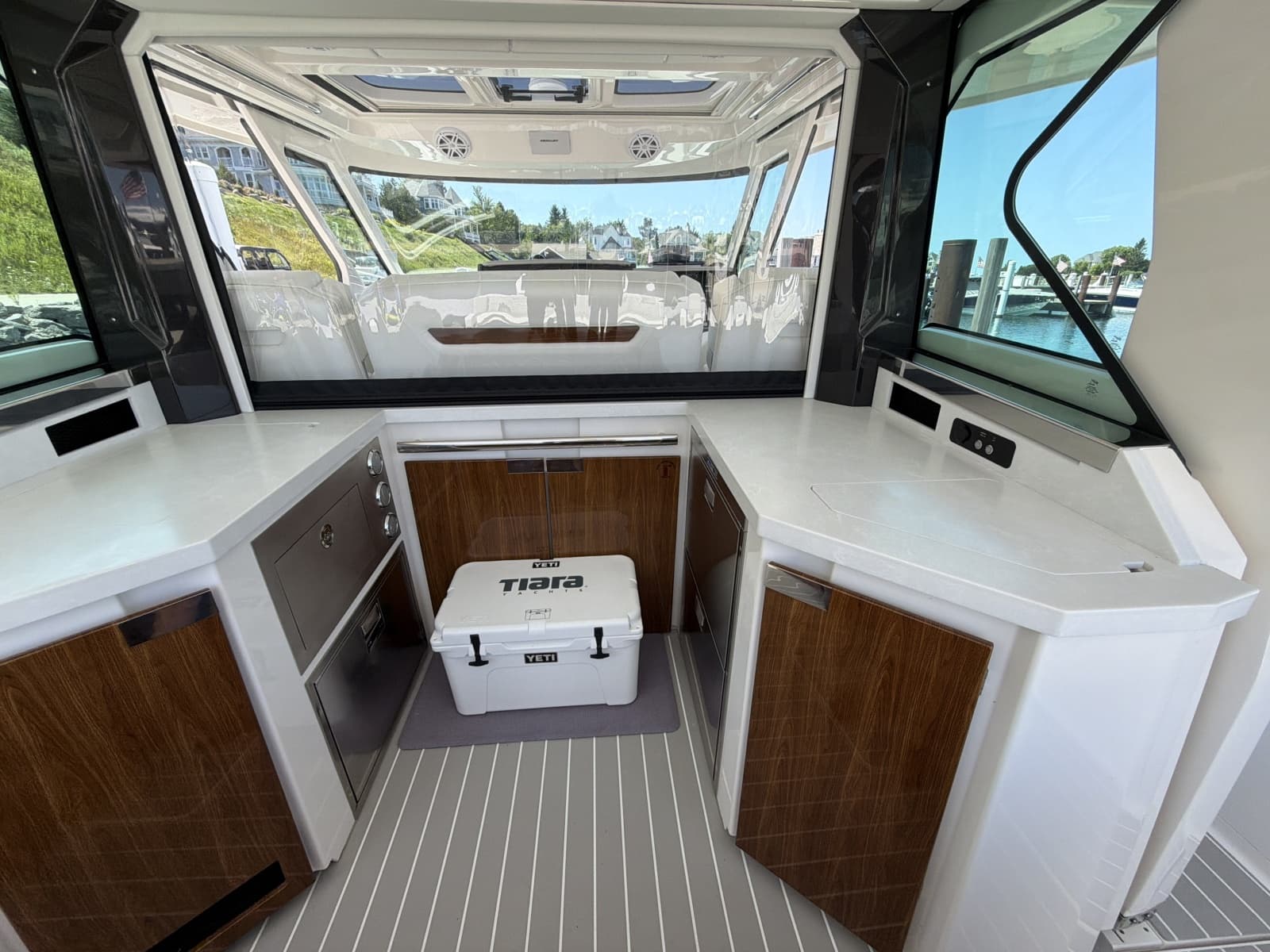 2026 Tiara Yachts 48 LS - Photo 14