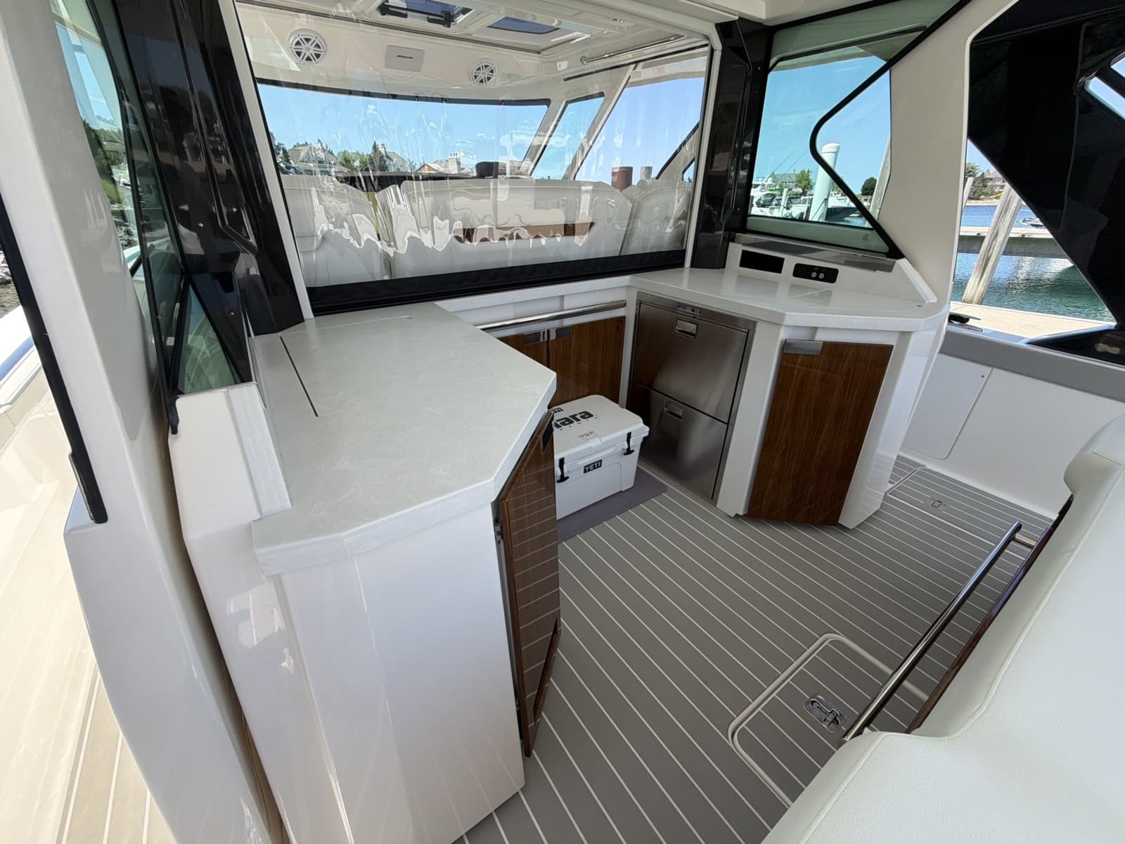 2026 Tiara Yachts 48 LS - Photo 13
